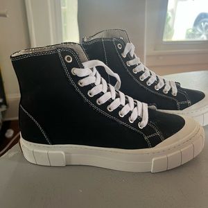 Goodnews/Anthropologie Juice Sneakers- black size 41/10 like new!